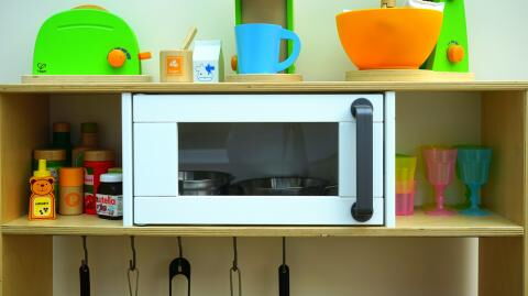 So reinigst du deine Mikrowelle in Null Komma Nichts