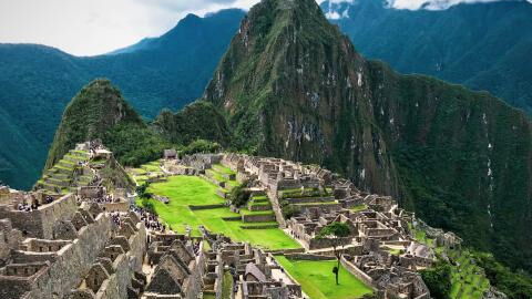 Andauernde Proteste in Peru: Tourist:innen sitzen am Machu Picchu fest