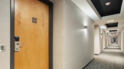 Im Hotel: Darum hängen viele Touristen zur Sicherheit eine Kaffeetasse an die Tür