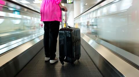 Beinamputation im Flughafen: Frau steckte in Laufband fest