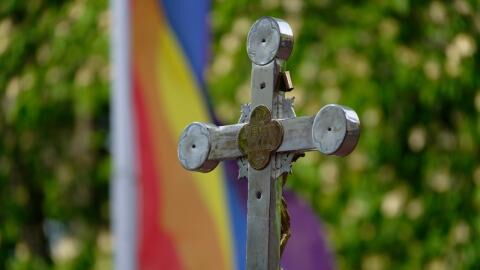 Trotz Vatikan-Verbot: Deutsche katholische Priester segnen gleichgeschlechtliche Paare