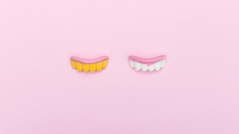 Warum verfärben sich unsere Zähne?