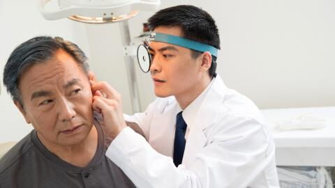 Ungewollter Besuch: Arzt ist fassungslos, was er im Ohr seines Patienten entdeckt