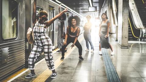 Unter berühmtem Bahnhof: Mitarbeiter richten sich geheimen Partyraum ein