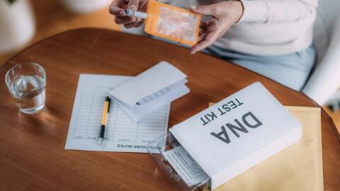 Doch kein Einzelkind: DNA-Test enthüllt, dass Mann 30 Geschwister hat!