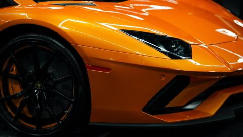 Der jüngste Milliardär der Welt ist 9 Jahre alt und besitzt eine Reihe von Luxus-Sportwagen (Fotos)