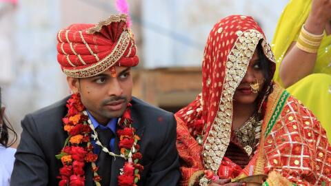 Eltern verklagen Sohn und Schwiegertochter auf 600.000 Euro, weil sie Enkelkinder erwarten