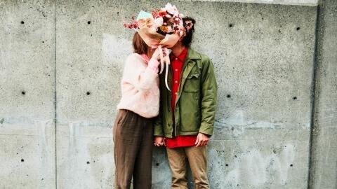 Blumen zum Valentinstag bei Lidl und Aldi: Welcher Discounter hat das bessere Angebot?