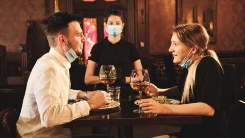 Covid-19: Acht Fehler, die ihr im Restaurant vermeiden solltet