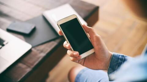 Noch 20 % Akku, aber dein Smartphone schaltet sich trotzdem ab? Das steckt dahinter!