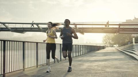 So lange müsstest du joggen, um die Kalorien bestimmter Lebensmittel zu verbrennen