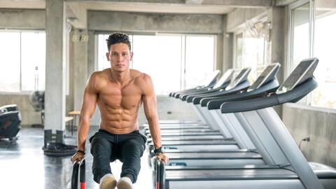 Ohne Gerät: Mit dieser außergewöhnlichen Übung trainiert ihr eure Bauchmuskeln ideal