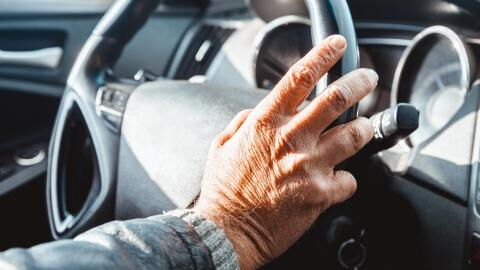 Mit 70 Jahren noch Auto fahren dürfen? EU plant knallharte Änderung