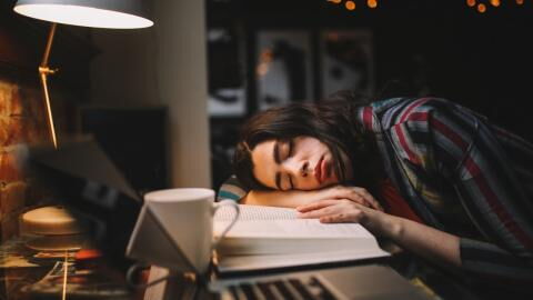 Experte klärt auf, welche die schlimmste Position zum Schlafen ist