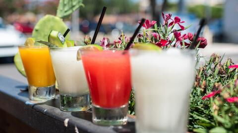 Drei beliebte Getränke, die ihr bei Hitze unbedingt vermeiden solltet