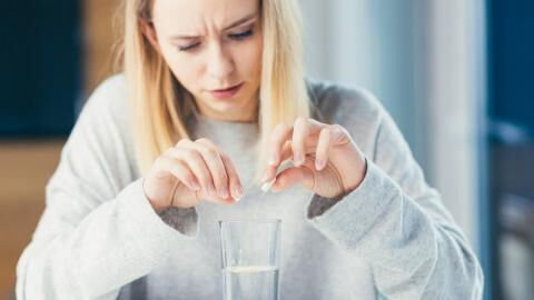 Dieses Medikament solltest du nie mit Alkohol mischen