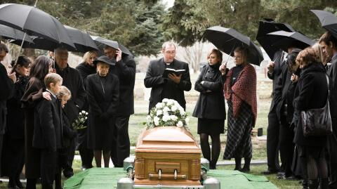 Fataler Irrtum in den USA aufgedeckt: Angeblich tote Frau atmet doch noch