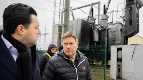 "Signal an Ukrainer": Wirtschaftsminister Habeck zu Besuch in der Ukraine