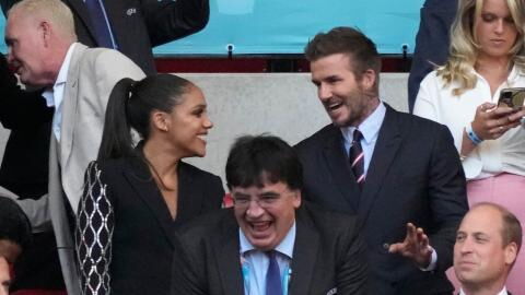David Beckham bei EM-Spiel: Wer ist die Frau an seiner Seite?