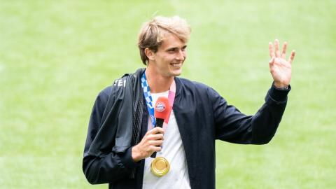 Zverev gewinnt ATP Finals: Freundin Sophia Thomalla freut sich aus der Ferne mit ihm