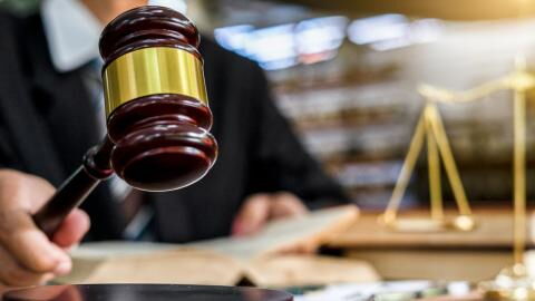 Deutscher YouTuber fälscht Doktortitel: Jetzt muss er vor Gericht