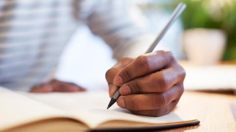 Nicht unser Gehirn: Dieser Körperteil bestimmt, ob man Links- oder Rechtshänder ist