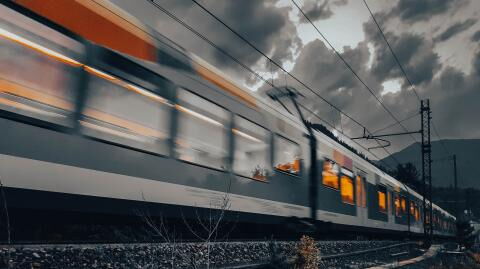 Zug, Geschwindigkeit. Schnelligkeit