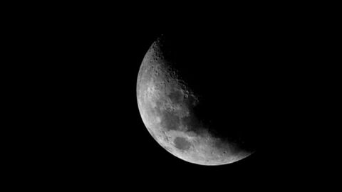 Raumsonde sendet zum ersten Mal Fotos von der Rückseite des Mondes