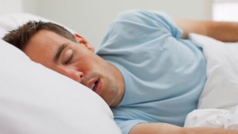 Sprechen im Schlaf kann auf eine schwere Krankheit hindeuten