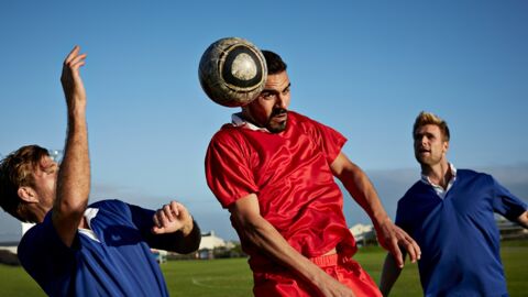 Kopfbälle beim Fußball können Demenz auslösen