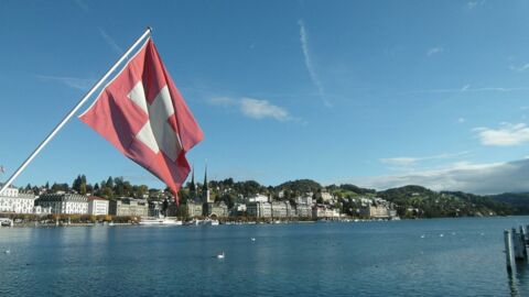 Trotz milderer Corona-Maßnahmen: Deshalb kommt die Schweiz besser durch die Krise als Deutschland