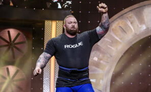 Devin Cara, der behaarteste Mann der Welt, rasiert sich komplett für