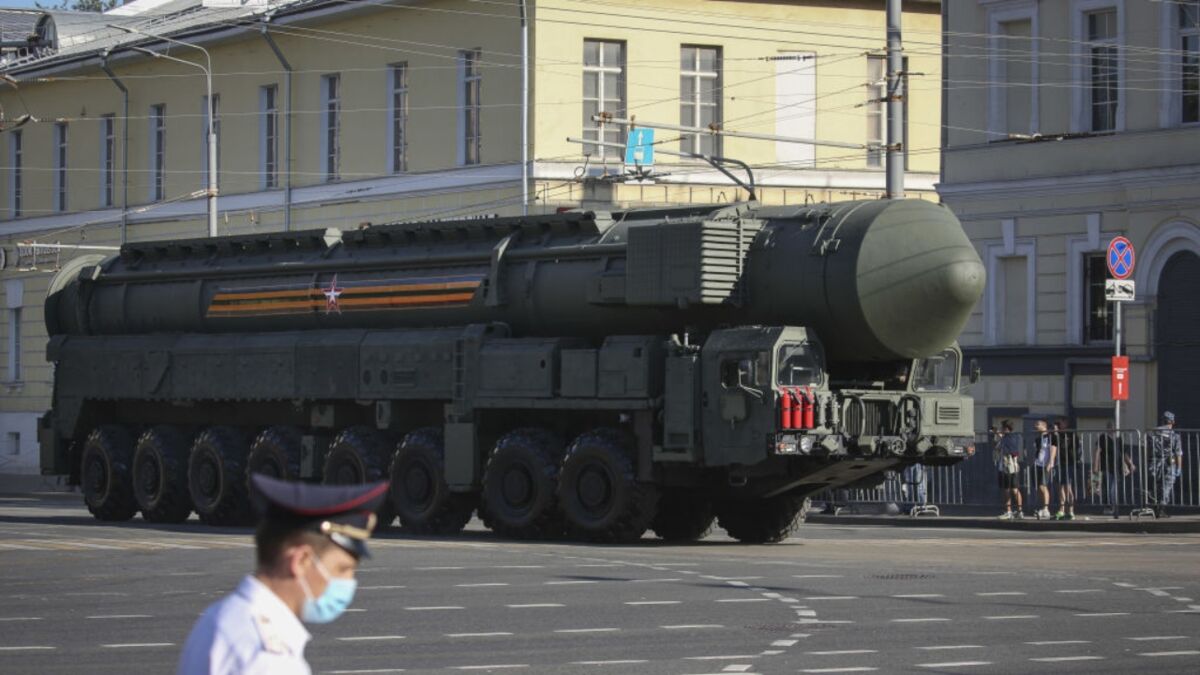 Putins "Geschenk Für Die NATO": Russland Testet Atomfähige Rakete Mit ...