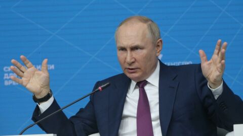 Wladimir Putin: Mit diesen Verschwörungstheorien rechtfertigt er den Einmarsch in die Ukraine