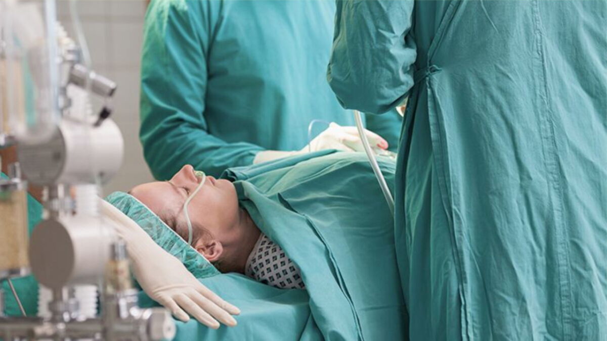 Frau hat Zyste im Bauch Bei der OP finden die Ärzte etwas Erschreckendes darin
