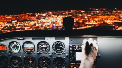 Flugzeug: Pilot findet versteckte Pandemie-Botschaft in Cockpit 
