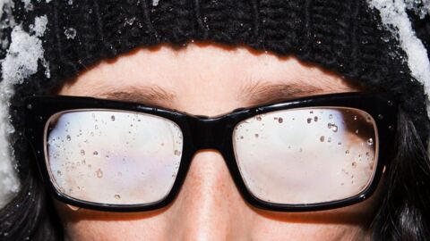 Beschlagene Brillengläser im Winter mit Maske: Das kannst du gegen die vernebelte Sicht tun!