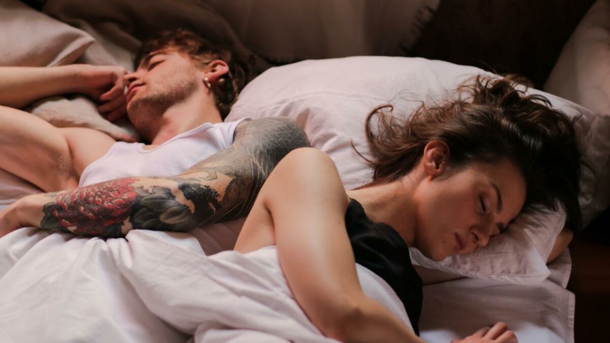Studie zeigt: Wer auf dieser Bettseite schläft, ist glücklicher