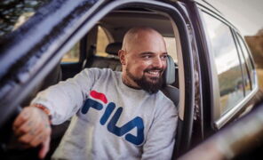 Devin Cara, der behaarteste Mann der Welt, rasiert sich komplett für