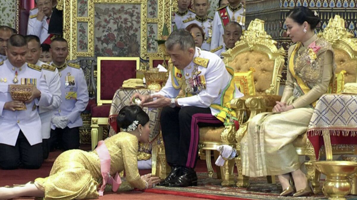 Thai König Rama X Eifersuchts Drama Führt Zu Nacktbilder Skandal 