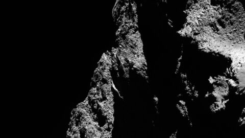 Rosetta : la sonde capture d'incroyables images à la surface d'une comète