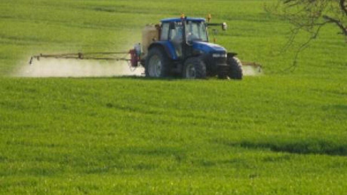 Les Déplacements Des Nuages De Pesticides Modélisés Par Informatique