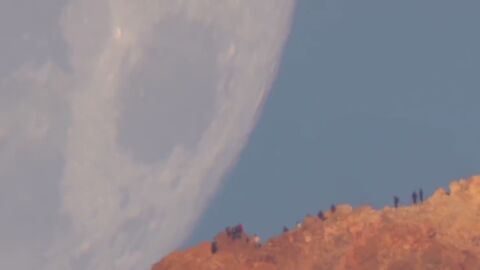La lune semble gigantesque dans cette vidéo capturée au Pic du Teide