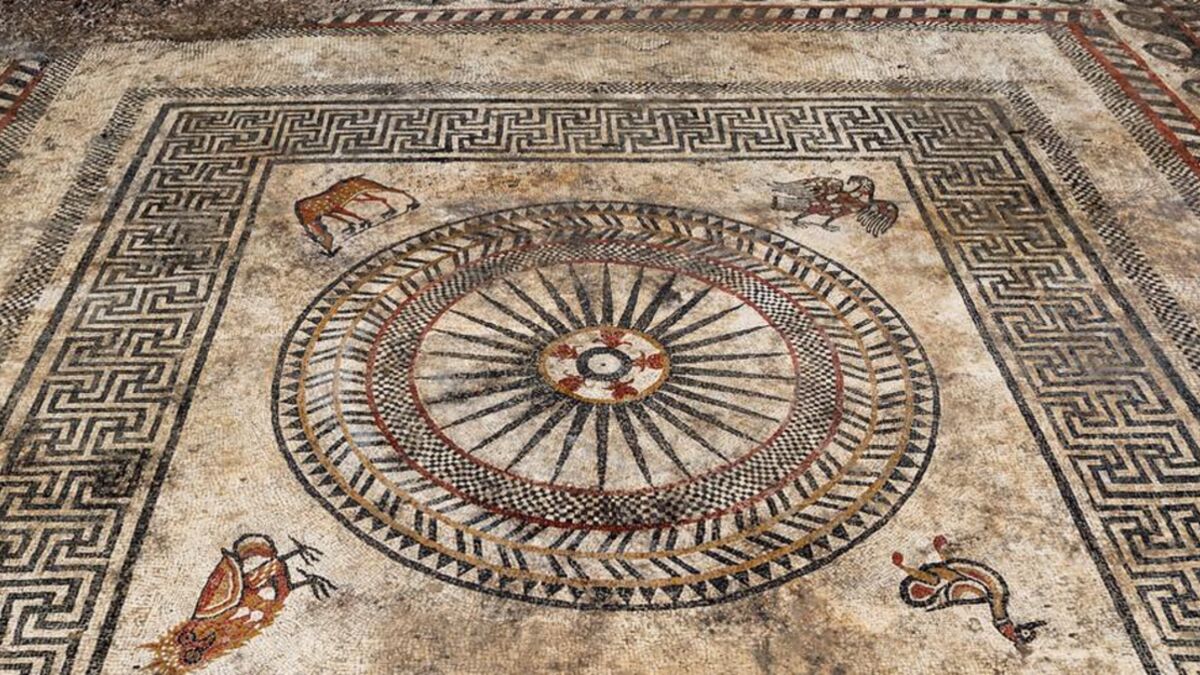 Archéologie : une mosaïque documente la présence romaine à Uzès