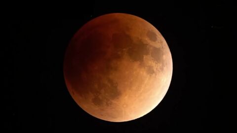 "Super lune bleue de sang" : les plus belles images du phénomène prises à travers le monde