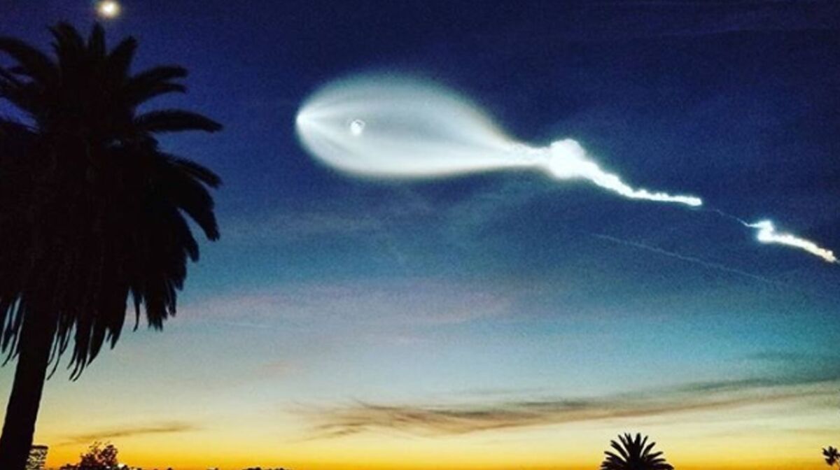 Quand un étrange objet lumineux traverse le ciel de Los Angeles