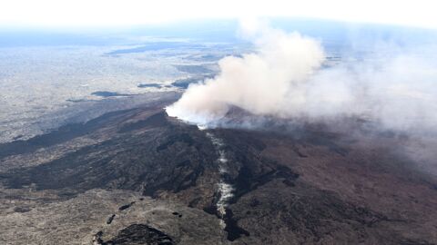 Le volcan Kilauea entre en éruption et contraint des milliers d'habitants à évacuer