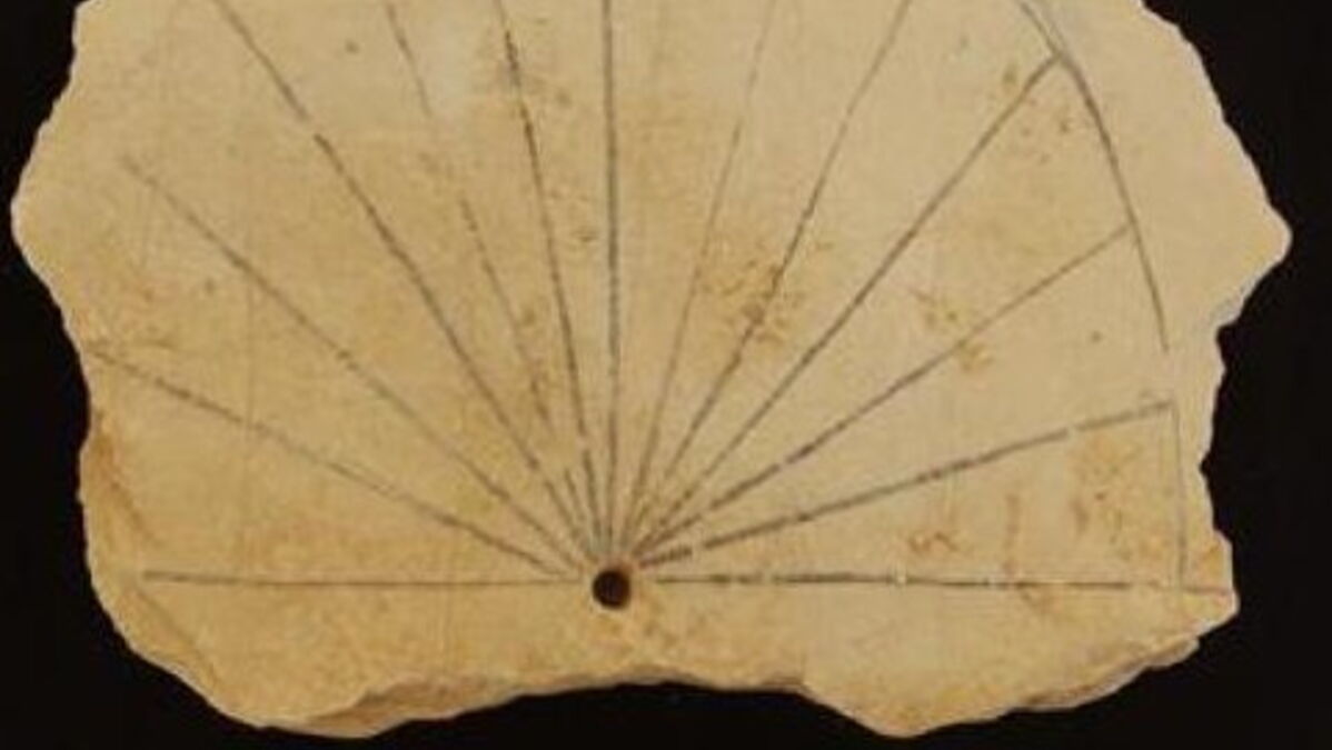 Découverte d'un des plus vieux cadrans solaires de l’Égypte antique — free download