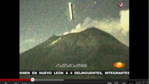 OVNI : un étrange objet filmé plongeant dans un volcan au Mexique