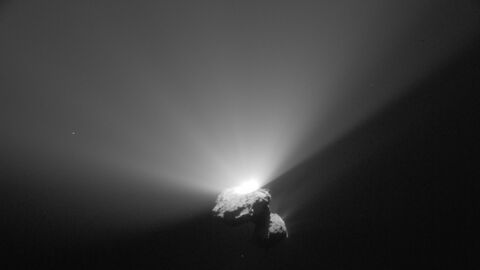 Rosetta : un spectaculaire jet de gaz et de poussière photographié sur la comète Tchouri